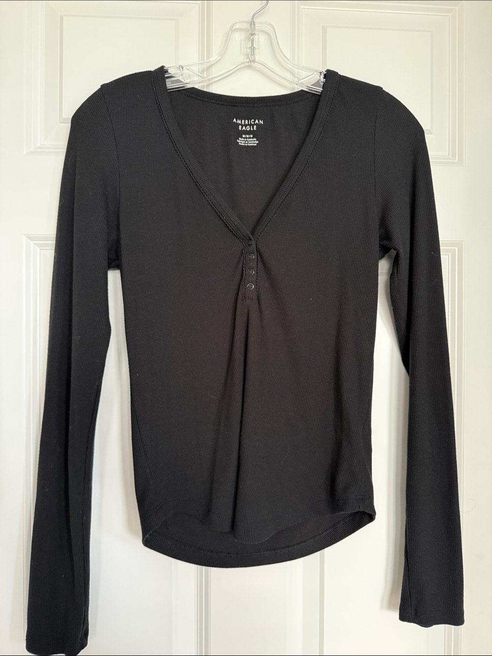 American Eagle Outfitters Black V‑Neck Ribbed Henley Long Sleeve Top